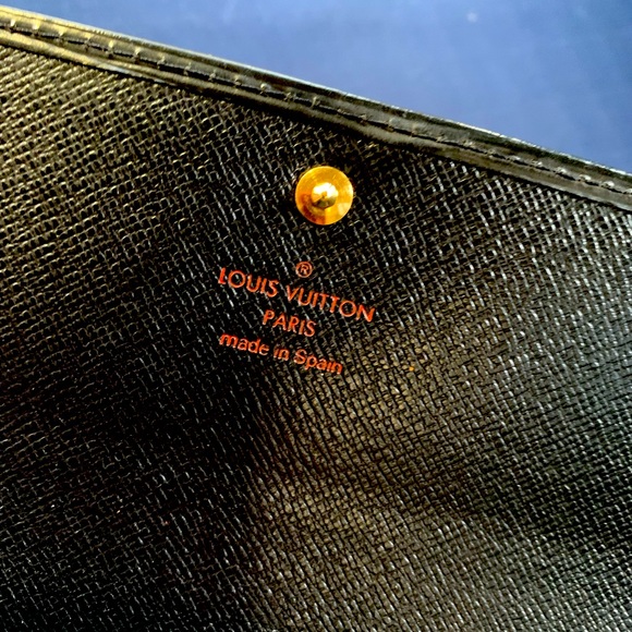 Louis Vuitton Black wallet. Comes with box, dust bag and paper - Picture 6 of 12